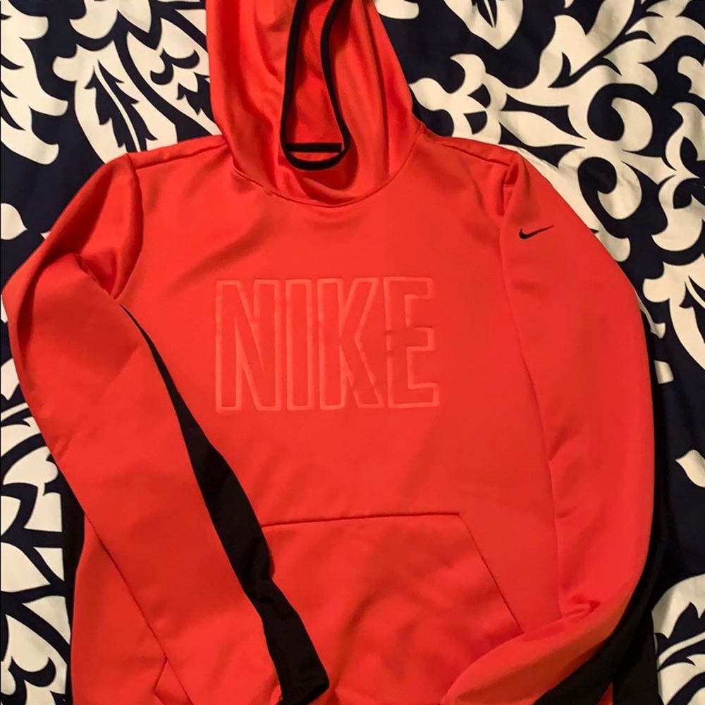 Nike Women’s Thermafit Hoodie Sweatshirt red